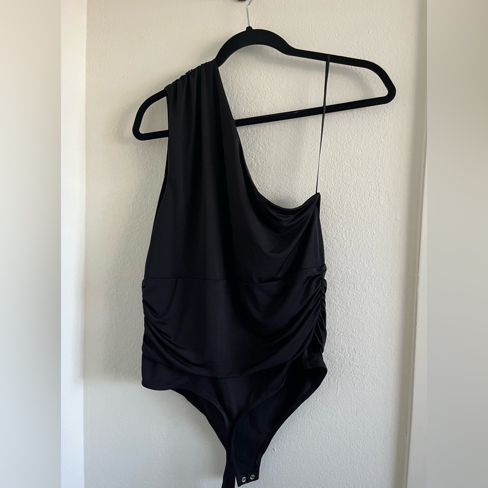 Express Body Contour One-Shoulder Bodysuit – Size Large – black